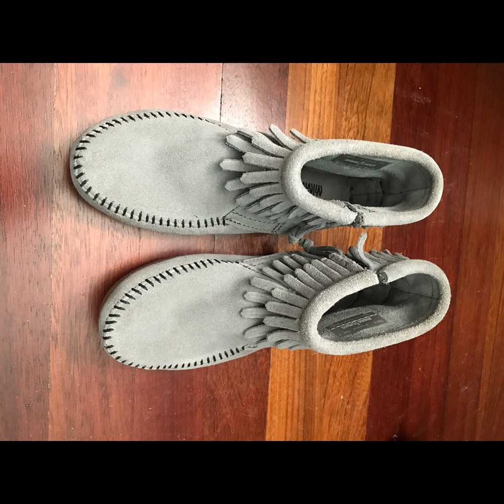 New -Girls’ Minnetonka moccasin booties, Size 2